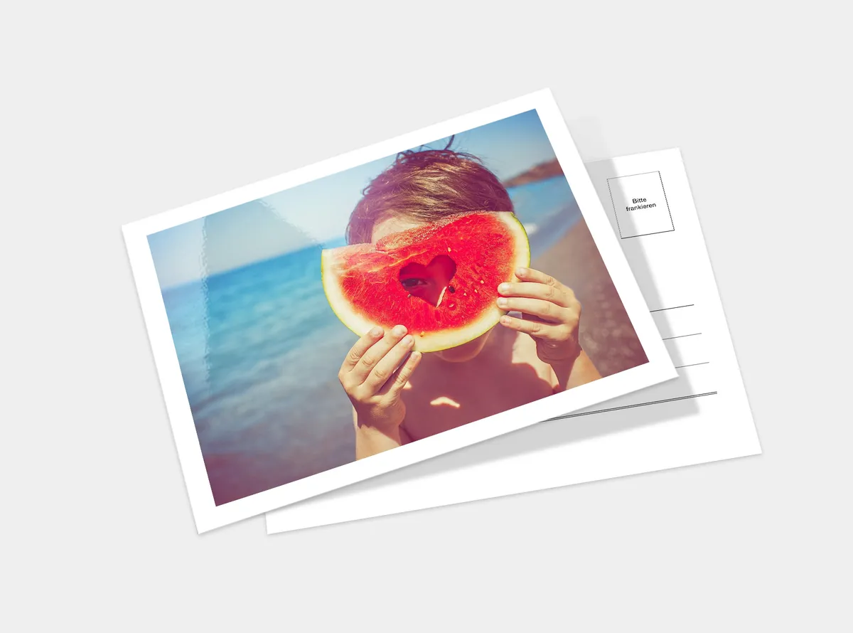 Personalisierte Foto-Postkarte mit Bild von einem Jungen mit einer Melone
